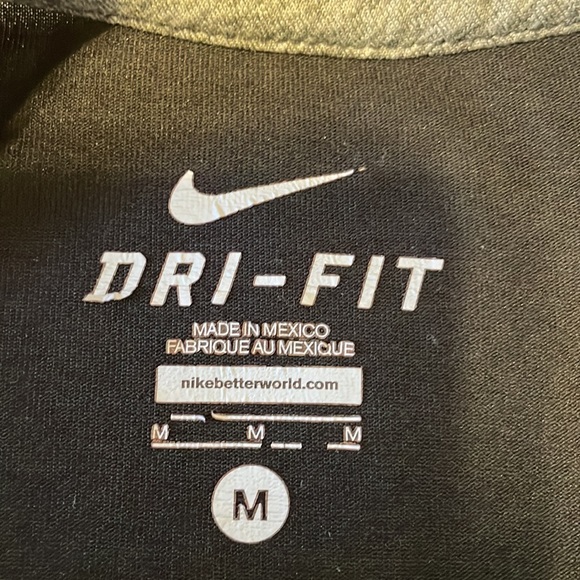 Mens medium Nike long sleeve Dri-Fit shirt (rarely worn great condition) - Picture 3 of 3